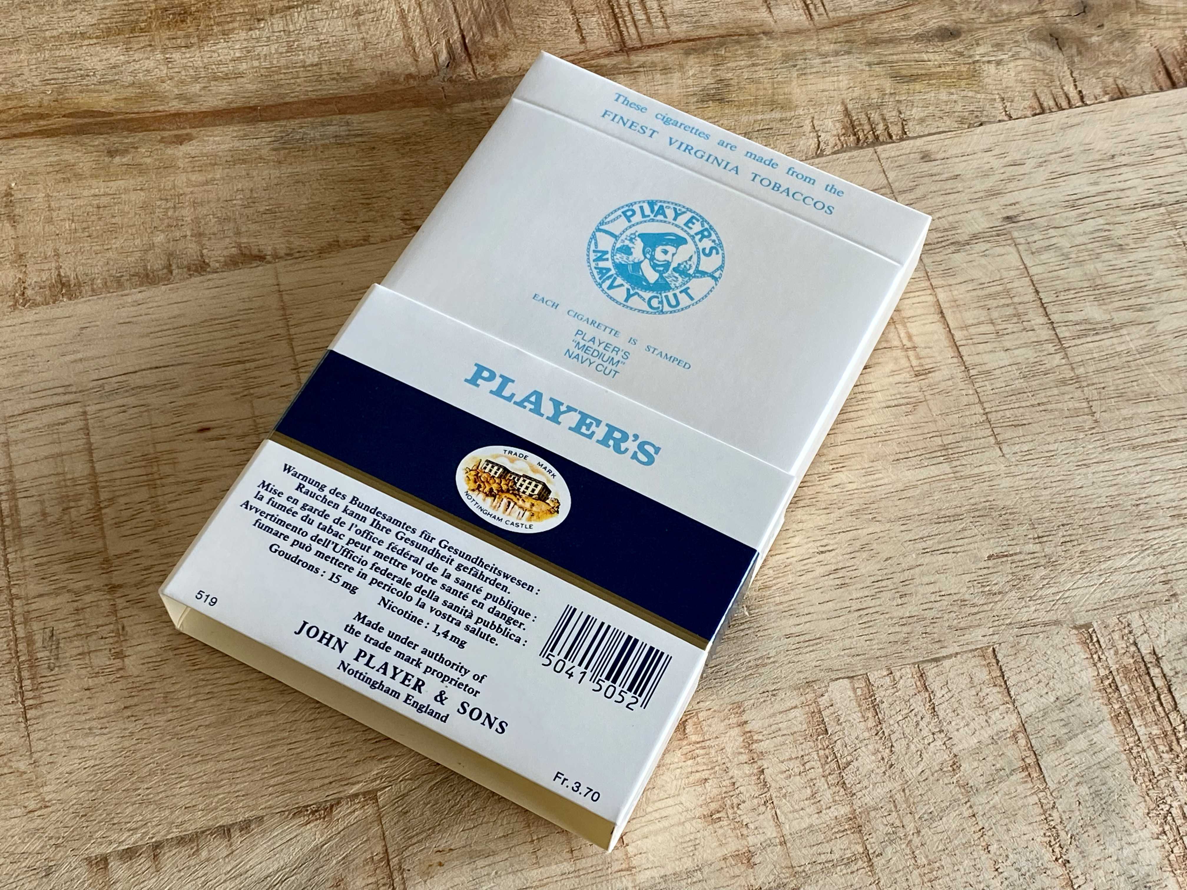 Player's Navy Cut 18