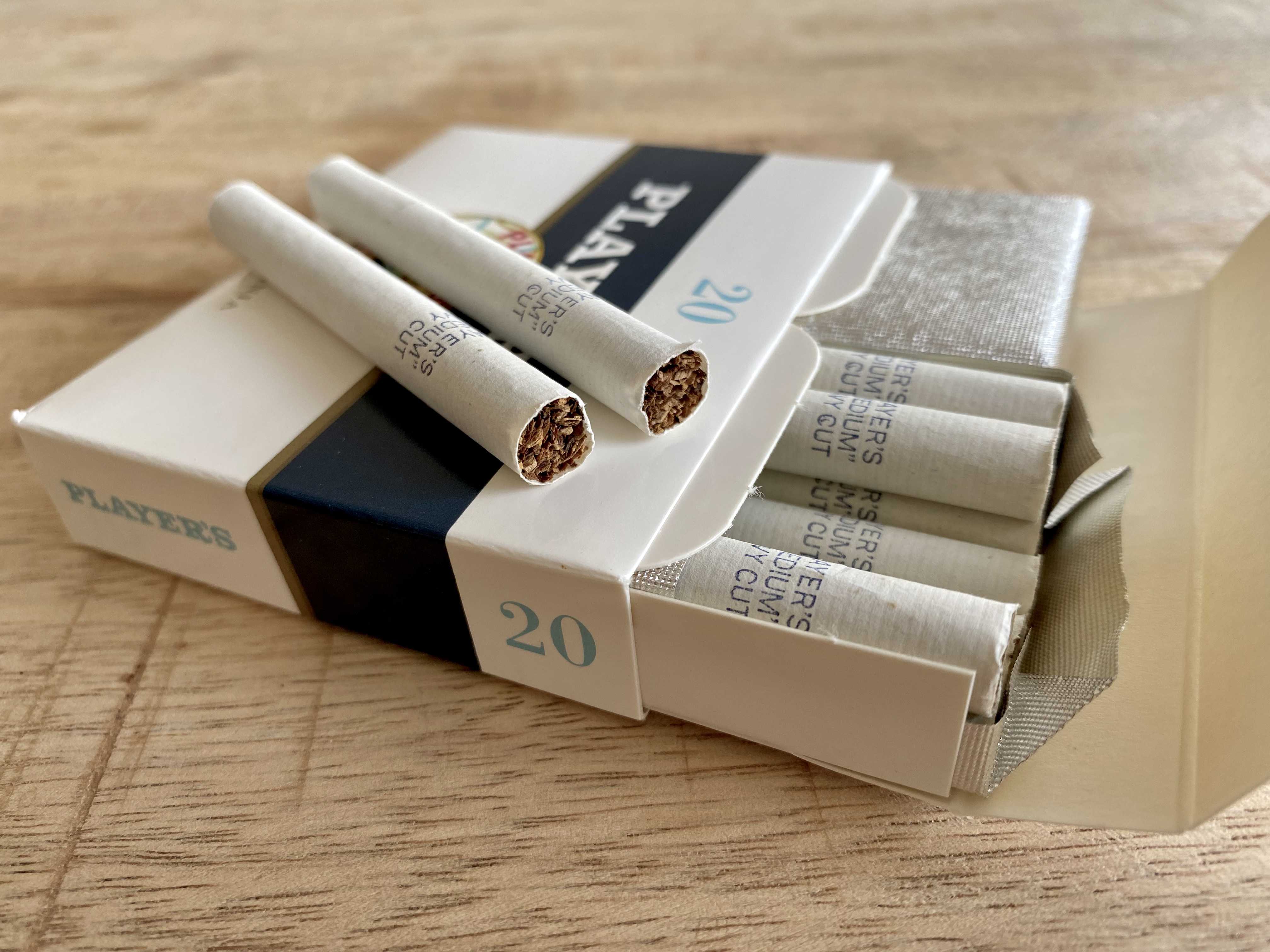 Player's Navy Cut 22