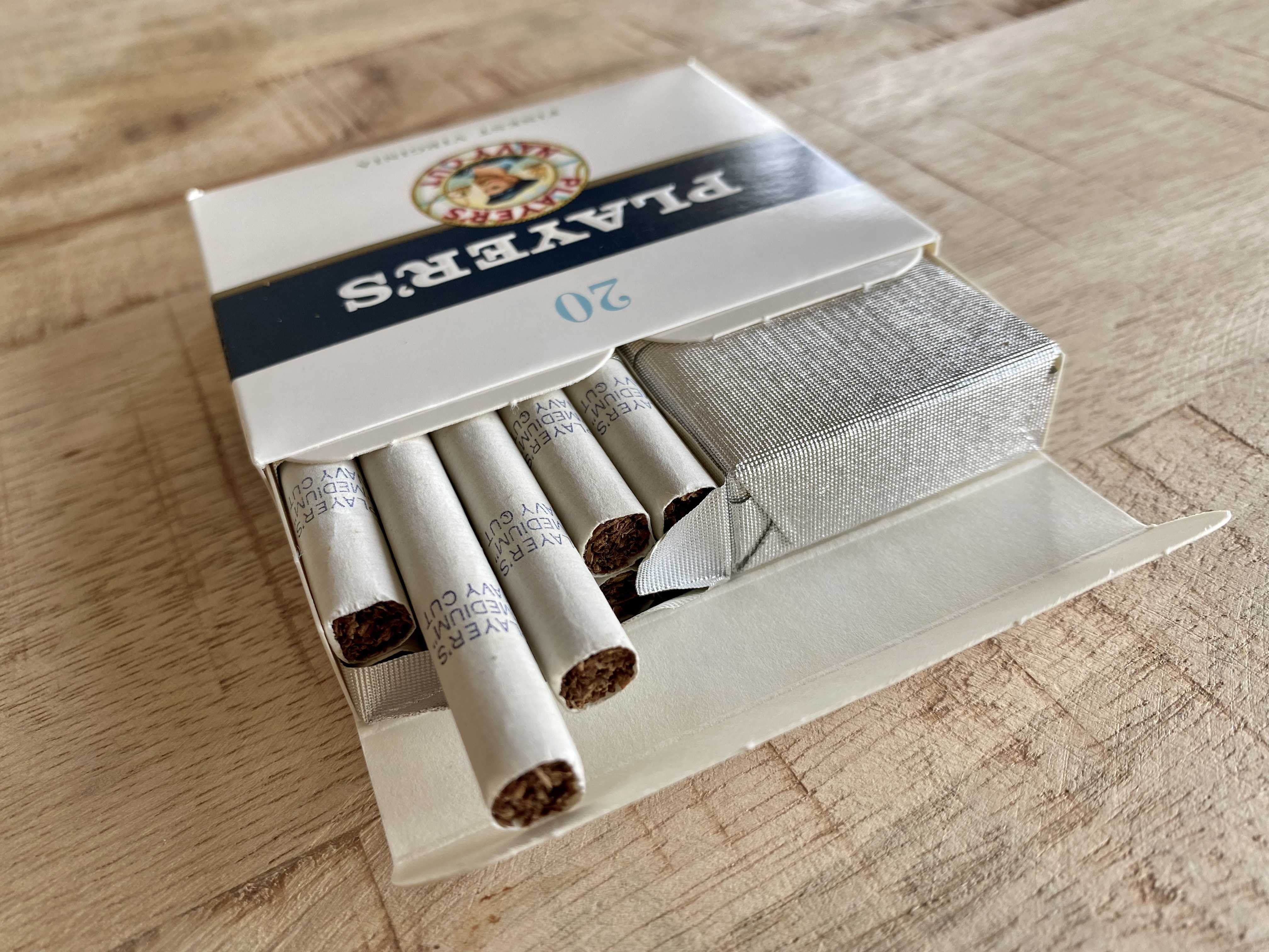 Player's Navy Cut 23